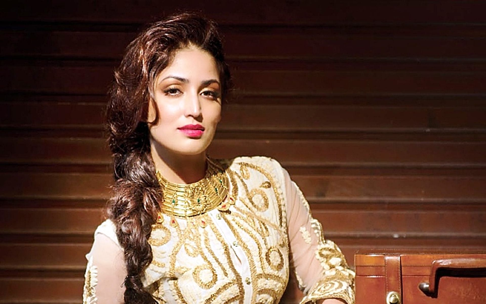 Yami Gautam Flaunting Hot Legs HD Wallpaper