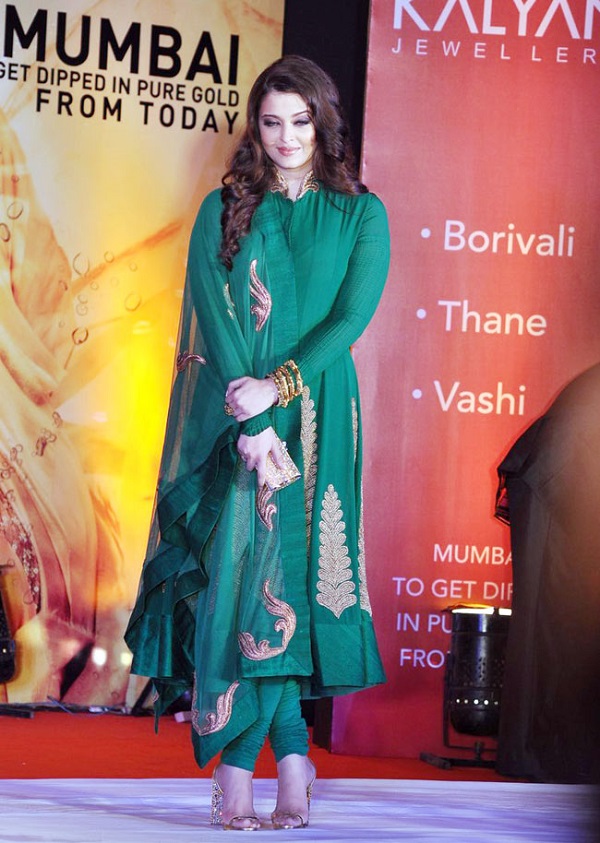 AISHWARYA RAI sexiest curves