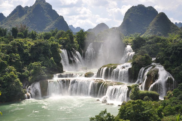 15-most-breathtaking-waterfalls-from-around-the-world 15-most-breathtaking-waterfalls-from-around-the-world