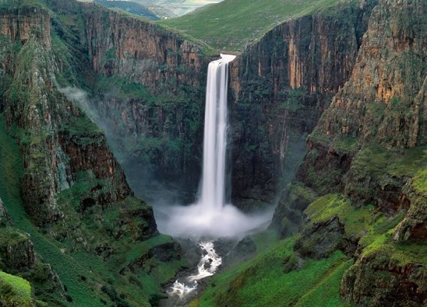 15-most-breathtaking-waterfalls-from-around-the-world 15-most-breathtaking-waterfalls-from-around-the-world