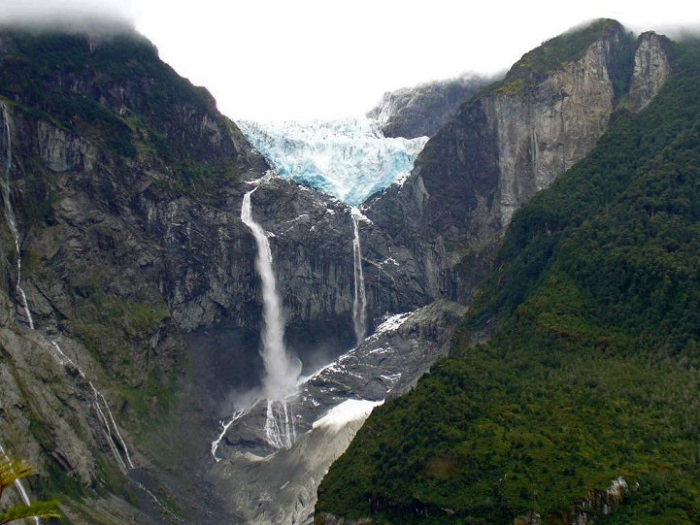 15-most-breathtaking-waterfalls-from-around-the-world 15-most-breathtaking-waterfalls-from-around-the-world