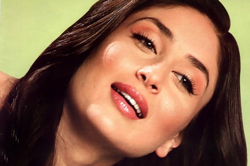 Kareena-Kapoor-Red-Wet-Lips-sexy-lips