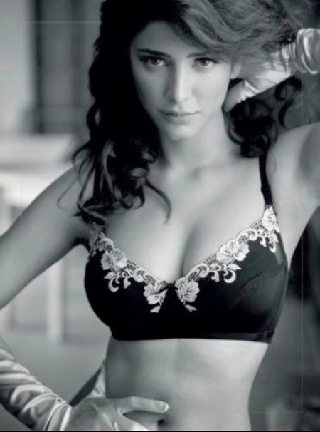 Shruti Hasan's Top 5 Hot and Sexy Pictures