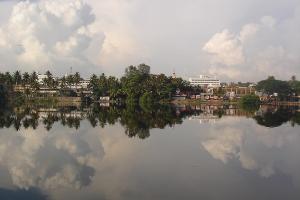 Take a canal cruise in Kollam’s backwaters