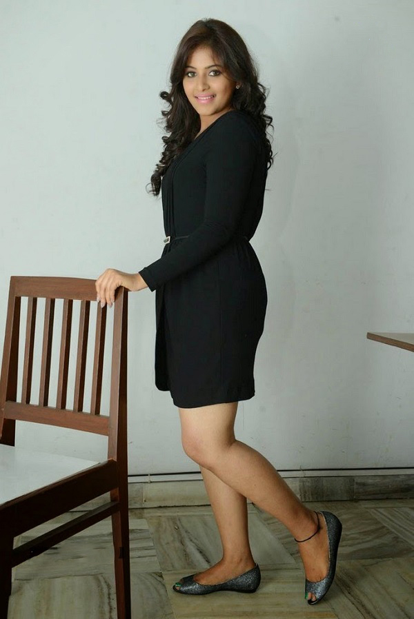 Tamil-Telugu-Malayalam-Actress-Thunder-Thighs