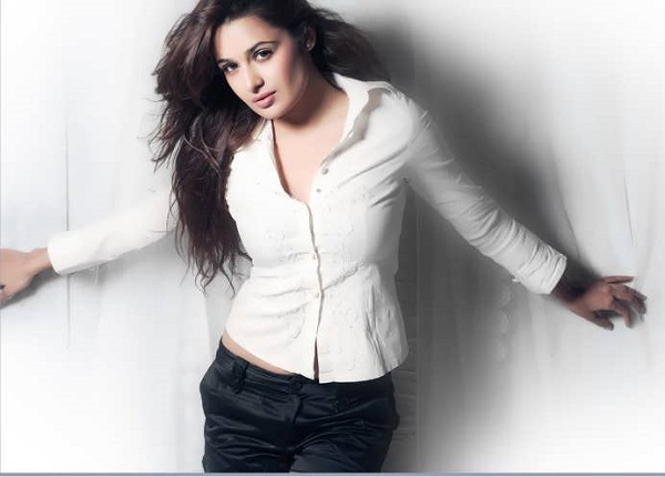 Yuvika Chaudhary Latest Hot Photos
