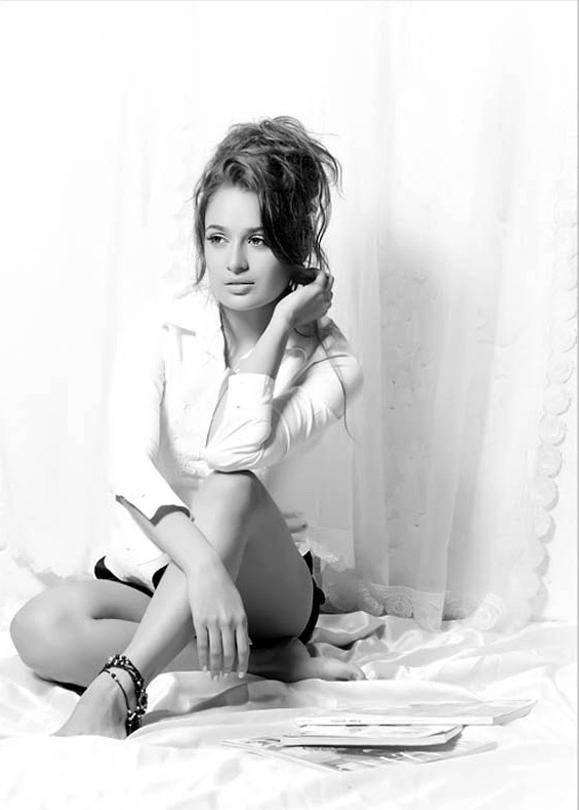 Yuvika Chaudhary Latest Hot Photos