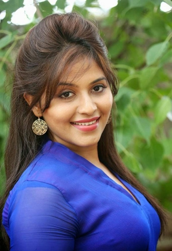 ACTRESS ANJALI HOT IN BLUE KURTI