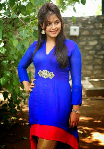 ACTRESS ANJALI HOT IN BLUE KURTI