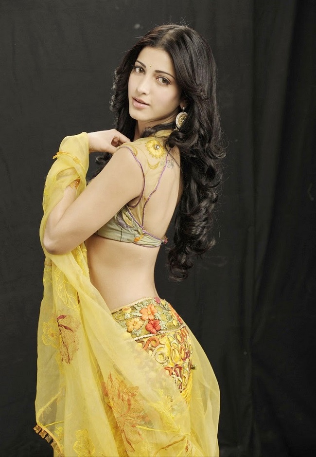 ACTRESS SHRUTHI HASSAN IN SAREE