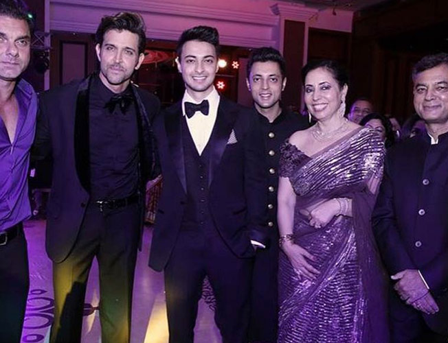all-srk-and-salman-fans-these-unseen-arpita-khan-wedding-pictures-will-make-your-day all-srk-and-salman-fans-these-unseen-arpita-khan-wedding-pictures-will-make-your-day