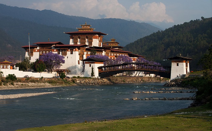 10 Amazing Buddhist Monasteries 10 Amazing Buddhist Monasteries