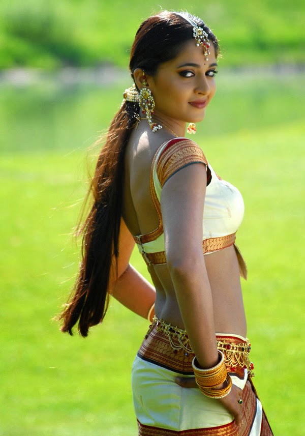 Anushka Shetty Hot In Backless Blouse Photos And Navel Show Hd Stills Welcomenri