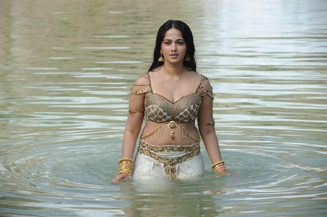 anushka-shetty-stills-in-rudhramadevi