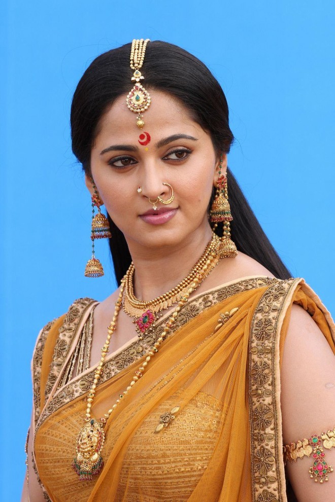 anushka-shetty-stills-in-rudhramadevi