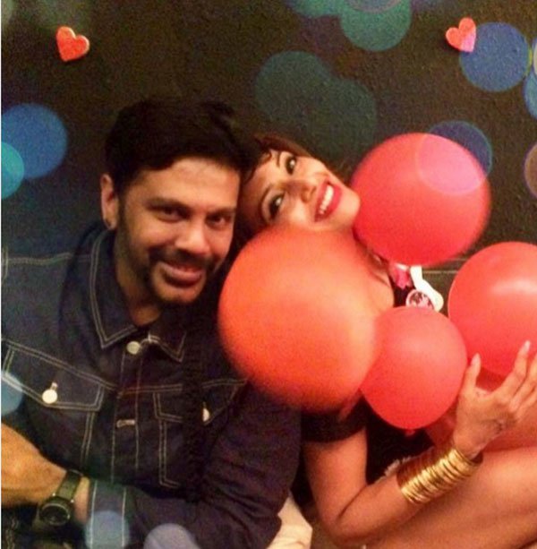 bipasha-basus-wedding-showers bipasha-basus-wedding-showers