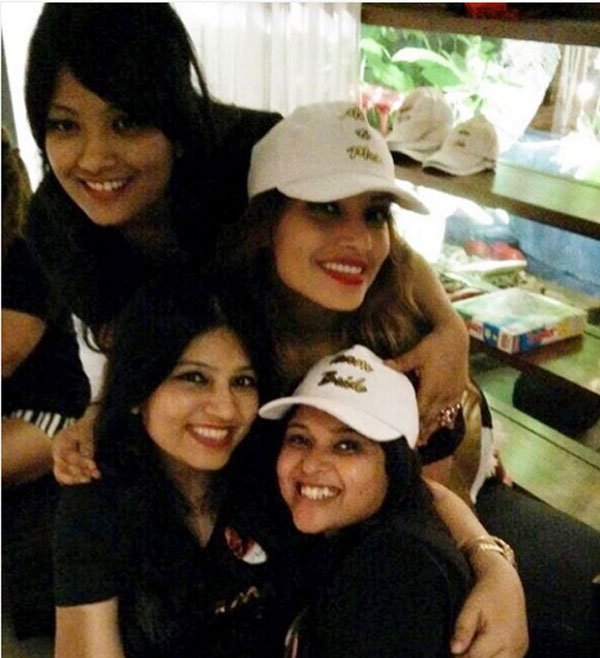 bipasha-basus-wedding-showers bipasha-basus-wedding-showers
