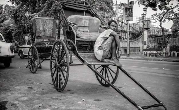 hand-pulled-rickshaws-of-kolkata hand-pulled-rickshaws-of-kolkata