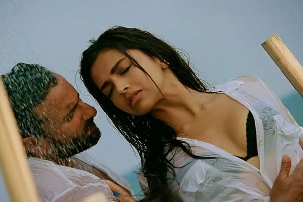 hot-actress-wet-in-water