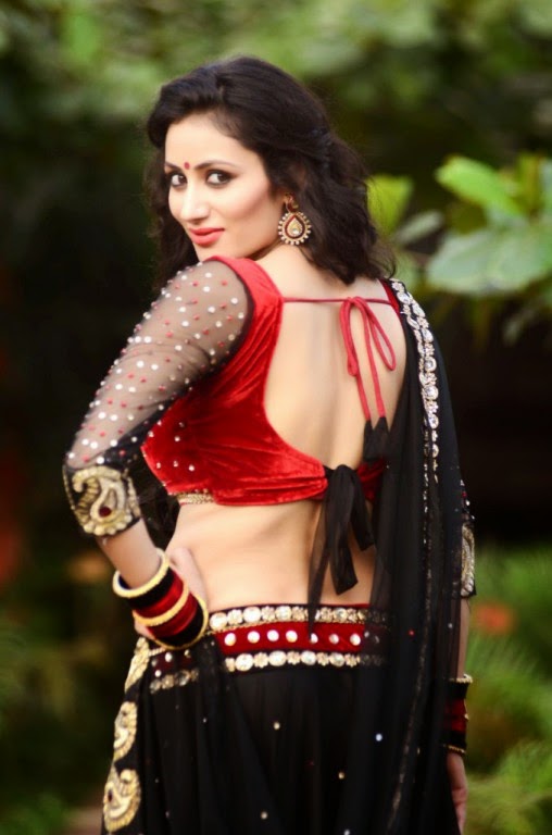 model-urvashi-solanki
