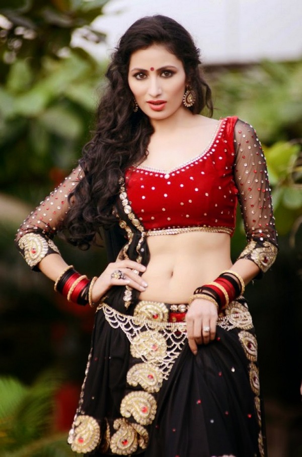 model-urvashi-solanki