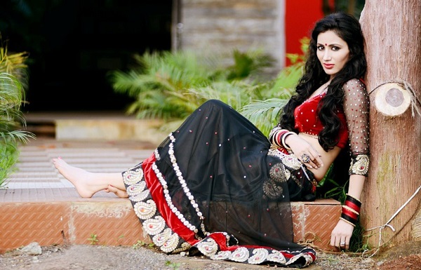 model-urvashi-solanki