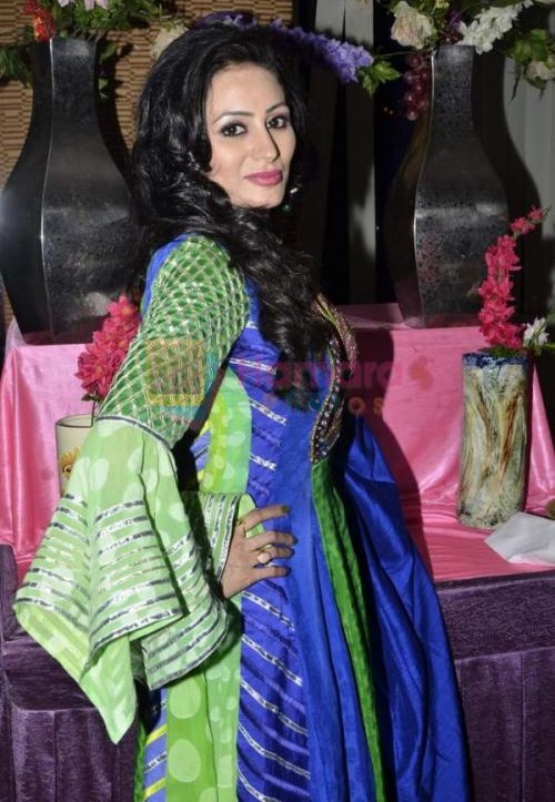 model-urvashi-solanki