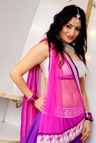 model-urvashi-solanki