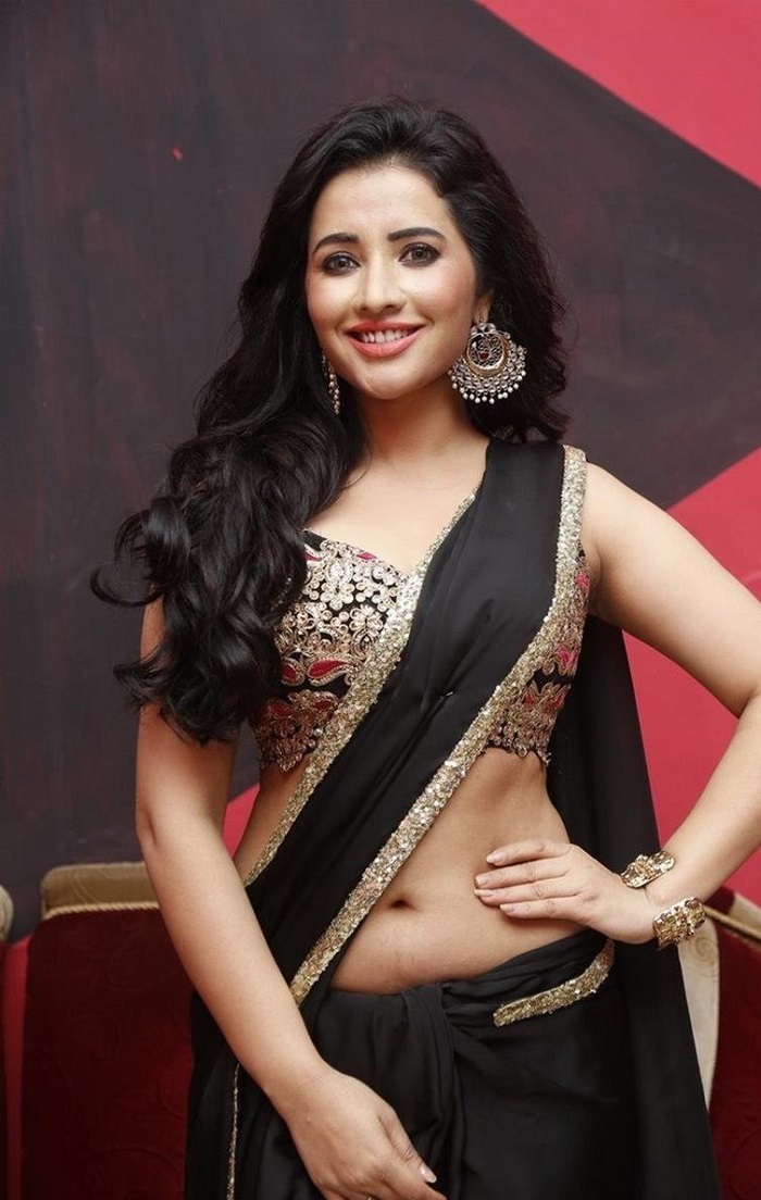 niir-arora-actress-hot-saree-navel-show niir-arora-actress-hot-saree-navel-show