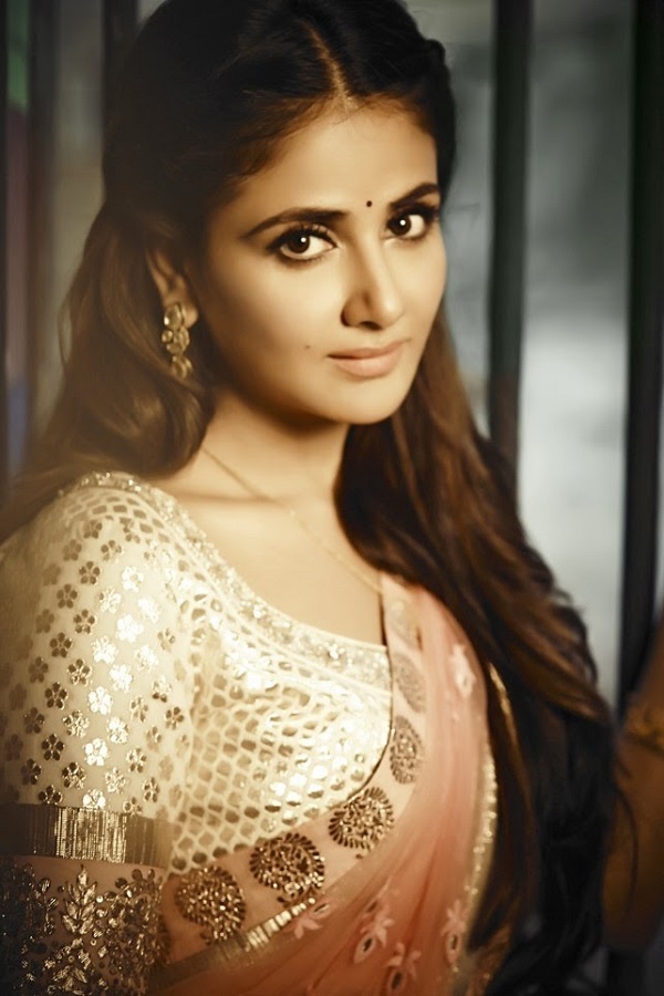 parul-yadav-hot-photos