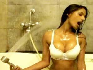 poonam-pandey-sexy-hot-photos
