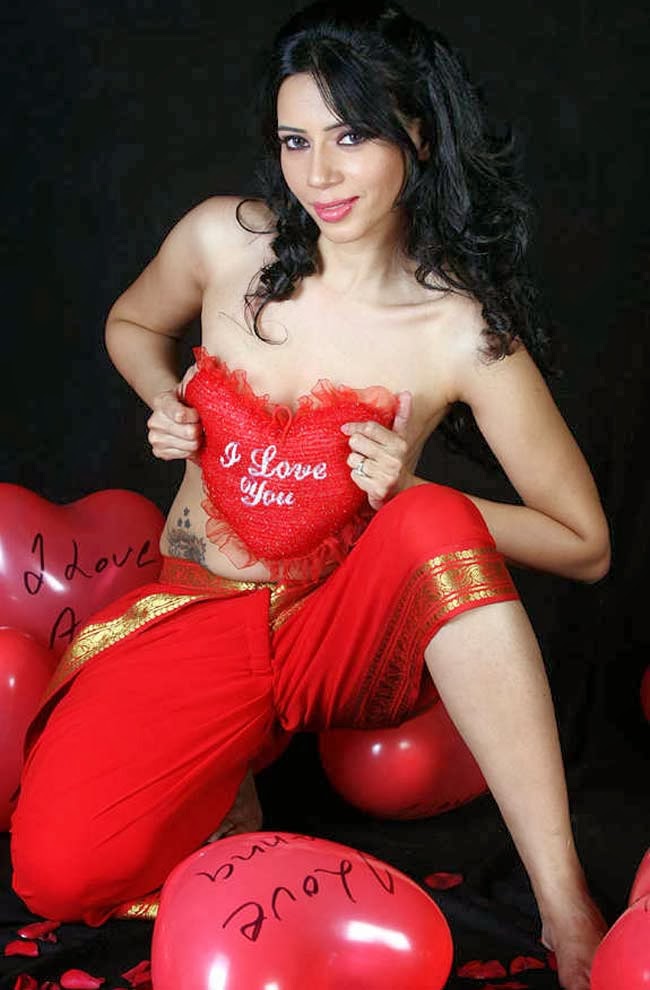 Rozlyn-Khan-Savitabhabhi