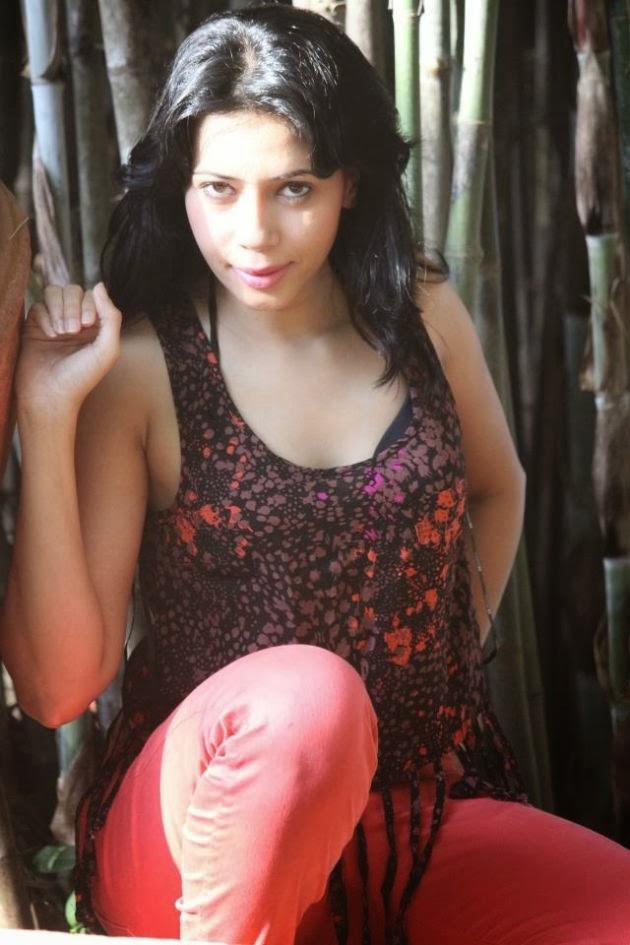 Rozlyn-Khan-Savitabhabhi