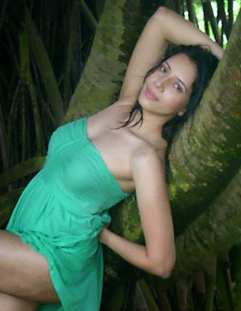 Rozlyn-Khan-Savitabhabhi