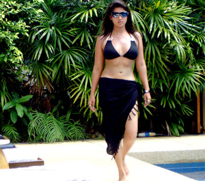 Tamil Actress Anushka Two piece bikini Unseen Photos Tamil Actress Anushka Two piece bikini Unseen Photos