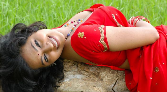 teertha-hot-cleavage-photos