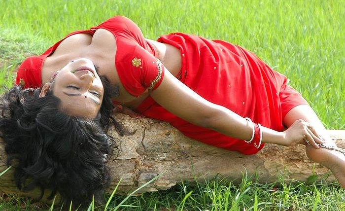 teertha-hot-cleavage-photos
