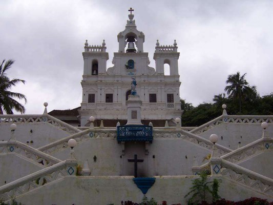 top-20-astonishing-stunning-churches-india top-20-astonishing-stunning-churches-india