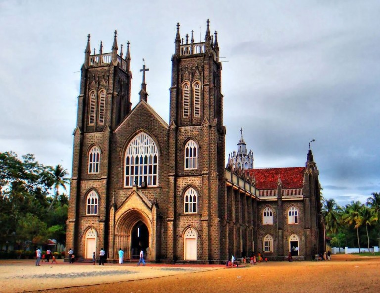 top-20-astonishing-stunning-churches-india top-20-astonishing-stunning-churches-india