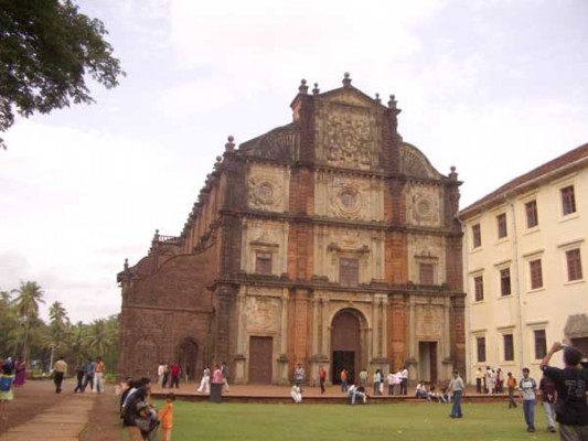 top-20-astonishing-stunning-churches-india top-20-astonishing-stunning-churches-india