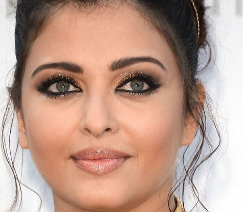 which is the favourite lipstick of Aishwarya Rai Bachhan