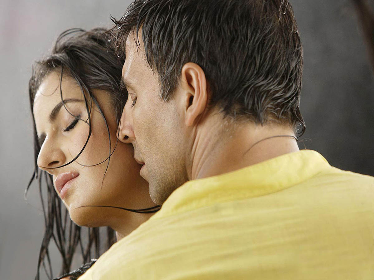 Hot Bollywood Love Making &amp; Kissing Scenes