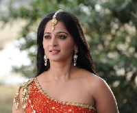 Anushka shetty stills in rudhramadevi
