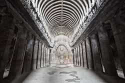 Geometry and symmetry in Indian architecture