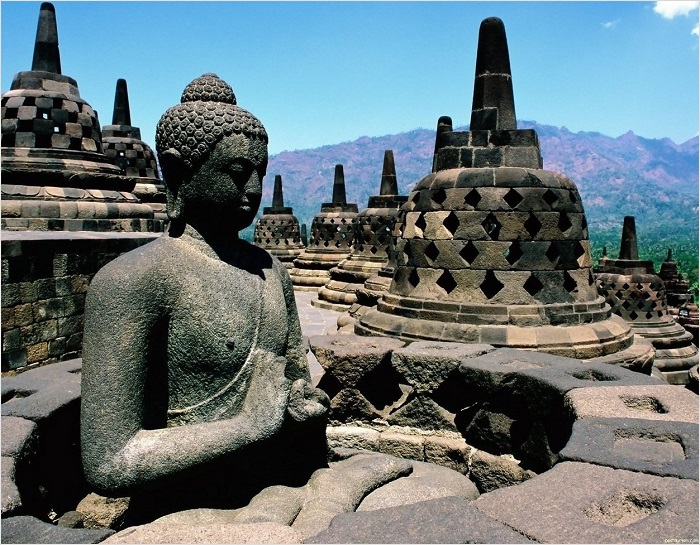 Bhaskaracharya rightly calculated the time taken by the earth to orbit the sun