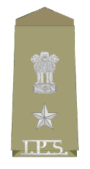 How can someone know the rank of a police officer by seeing their shoulders in India?