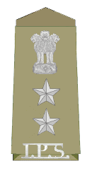 How can someone know the rank of a police officer by seeing their shoulders in India?
