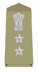 How can someone know the rank of a police officer by seeing their shoulders in India?