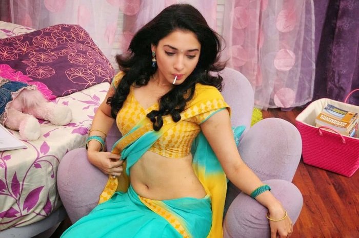 South Indian Actress Hot Navel Show 