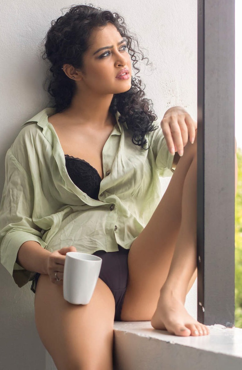 Actress Apsara Rani Hot Pics
